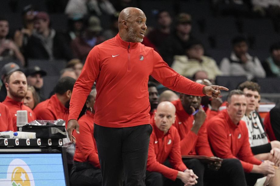 西蒙斯27+5史密斯17+6 开拓者力克黄蜂取4连胜