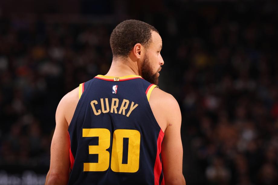 詹姆斯25+12库里13分9助攻 湖人力克勇士