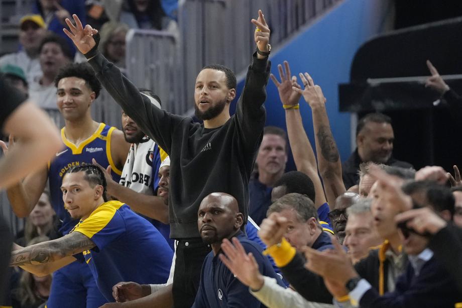 施罗德23+5塞克斯顿30分 库里缺阵勇士力擒爵士