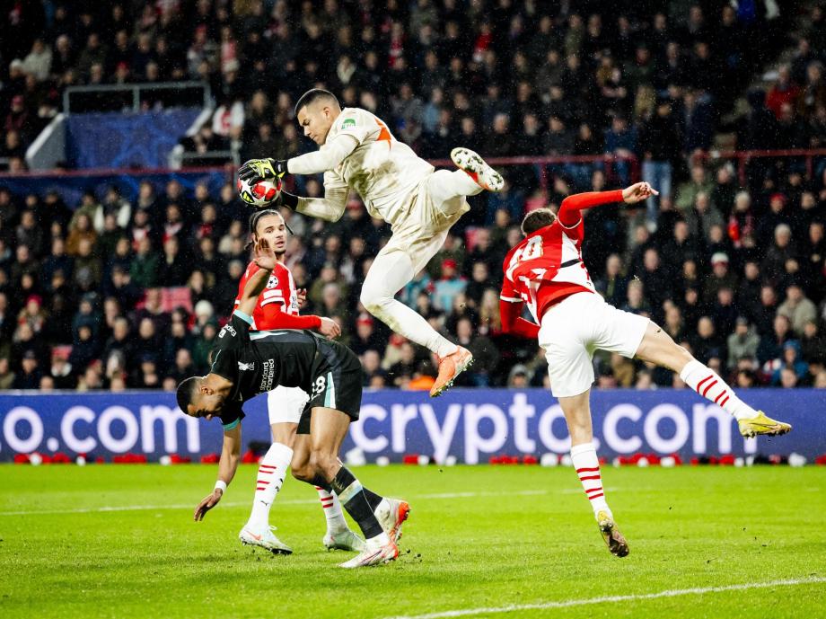 欧冠-加克波破门 10人利物浦2-3仍以头名晋级