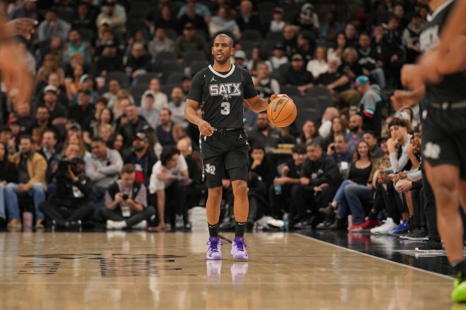 莱昂纳德27分赛季新高文班23+12 快船击败马刺