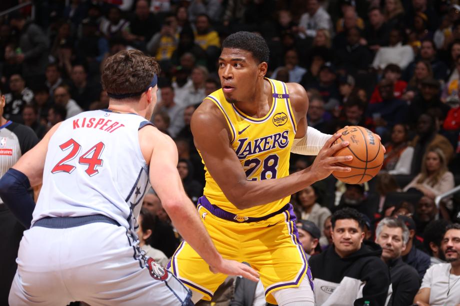 詹姆斯24+11浓眉缺阵 湖人狂胜送奇才16连败