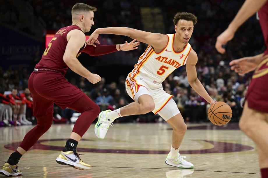 米切尔24+6特雷杨两双 加兰26+7骑士大胜老鹰