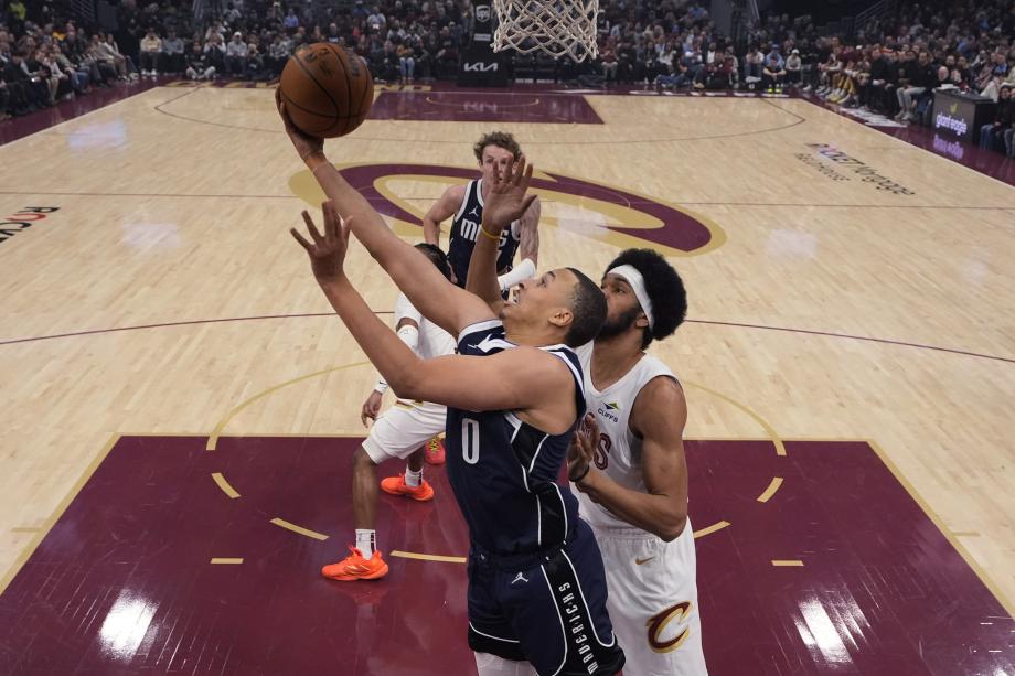 莫布利22+11梅里尔9记三分 骑士43分大胜独行侠