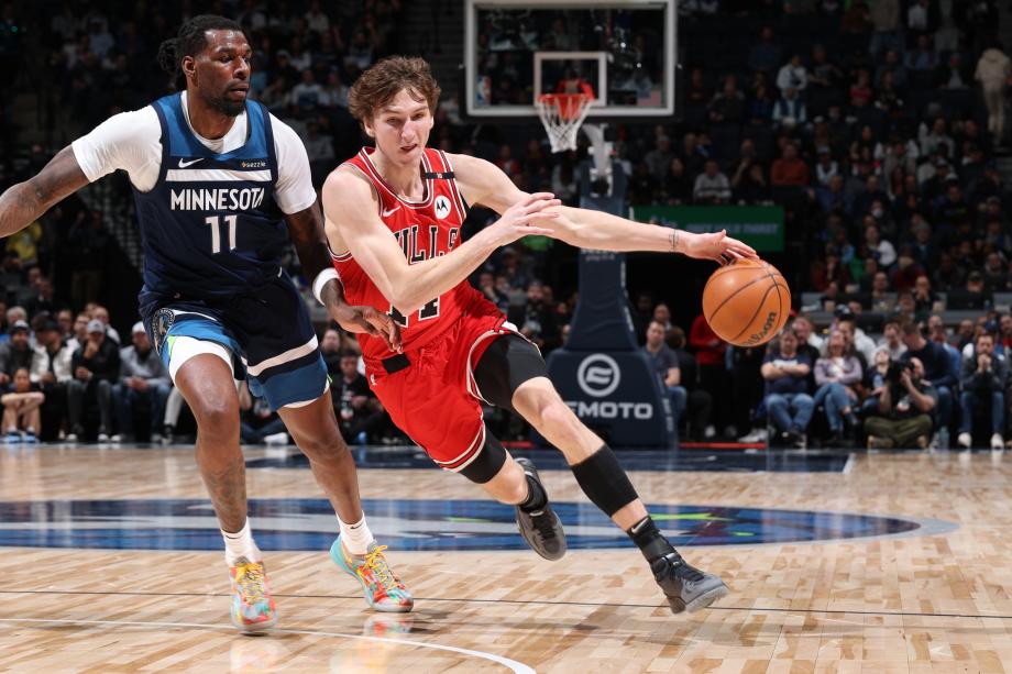 爱德华兹爆砍49分怀特20分 森林狼胜公牛