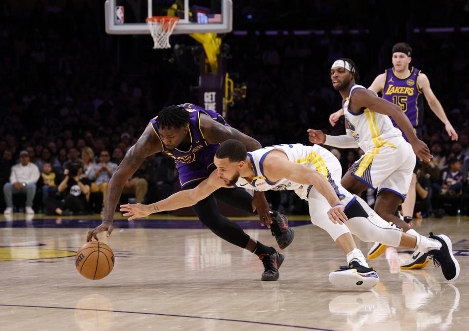 詹姆斯42+17+8库里37分 湖人力克勇士取四连胜