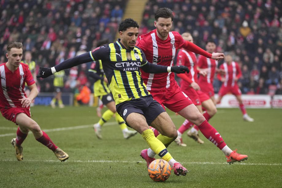 足总杯-德布劳内替补制胜 曼城2-1莱顿东方