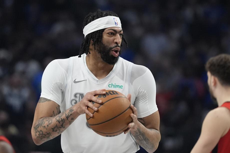 浓眉首秀26+16+7申京30+8 独行侠击败火箭