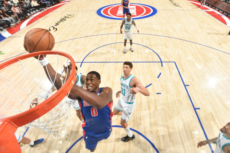 坎宁安三双布里奇斯30分 活塞击退黄蜂