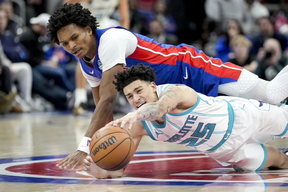 坎宁安三双布里奇斯30分 活塞击退黄蜂