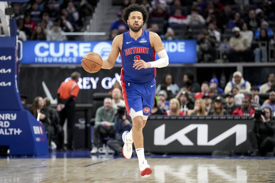 坎宁安三双布里奇斯30分 活塞击退黄蜂