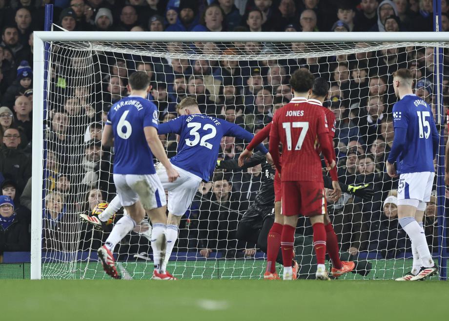 英超-塔可夫斯基抽射绝平 利物浦2-2埃弗顿