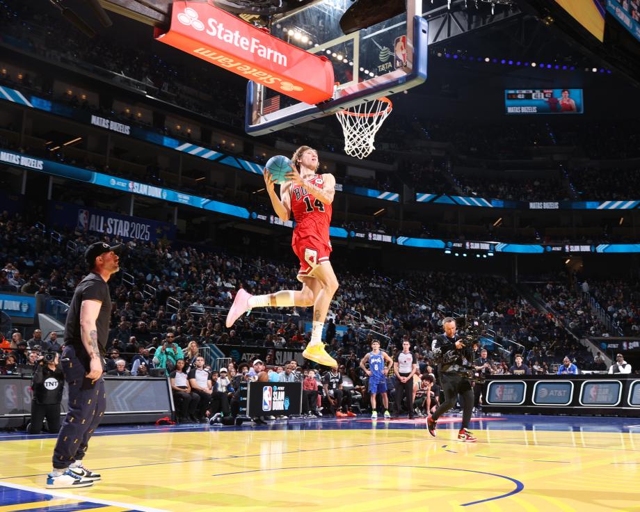 三连冠!麦克朗四轮均获满分扣篮大赛捧杯