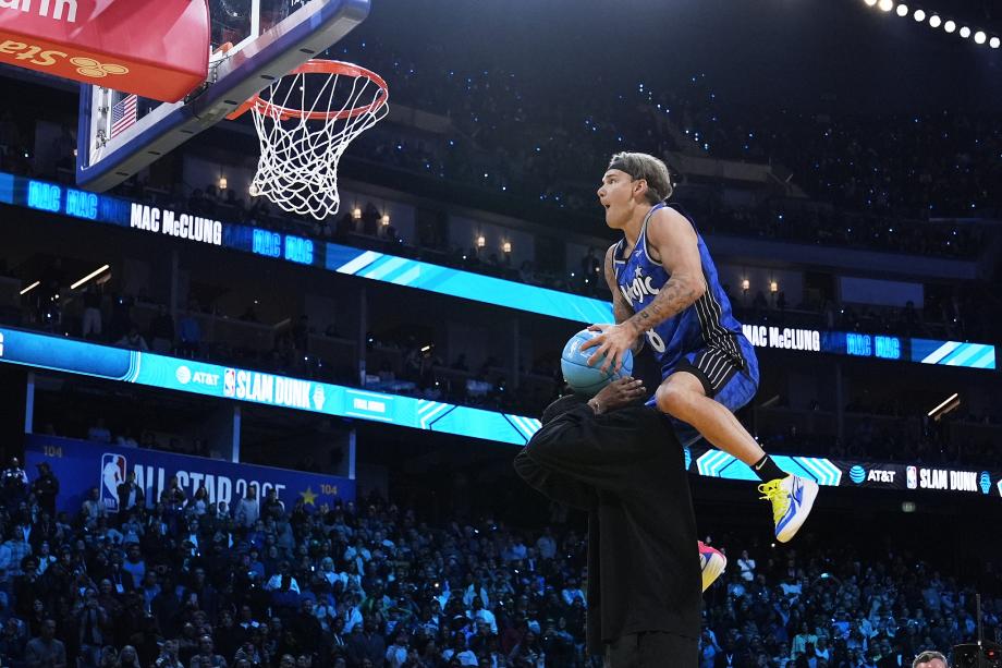 三连冠!麦克朗四轮均获满分扣篮大赛捧杯