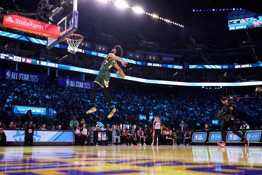 三连冠!麦克朗四轮均获满分扣篮大赛捧杯