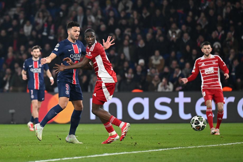 欧冠-巴黎7-0总比分10-0布雷斯特晋级16强