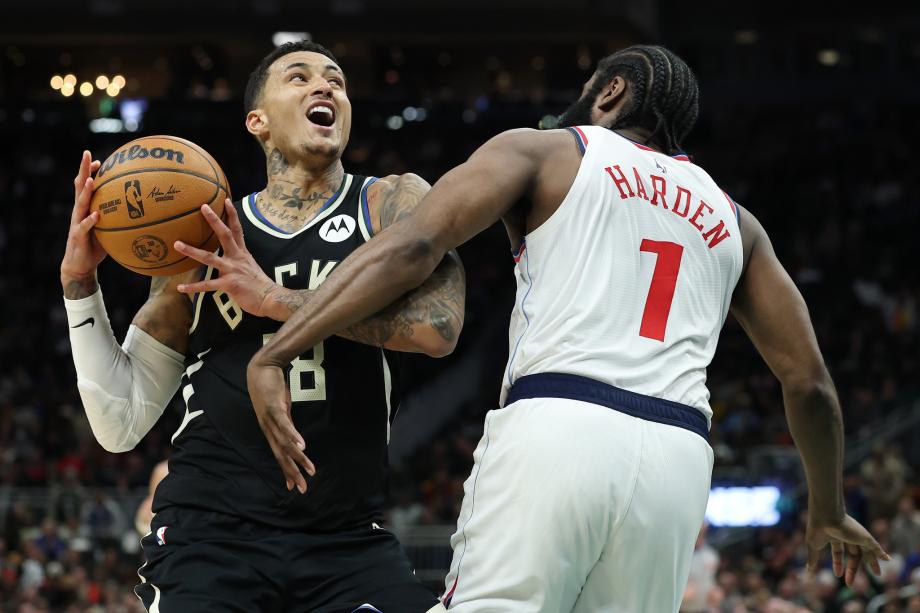 字母哥复出23+8哈登24+5+8 雄鹿末节逆转快船