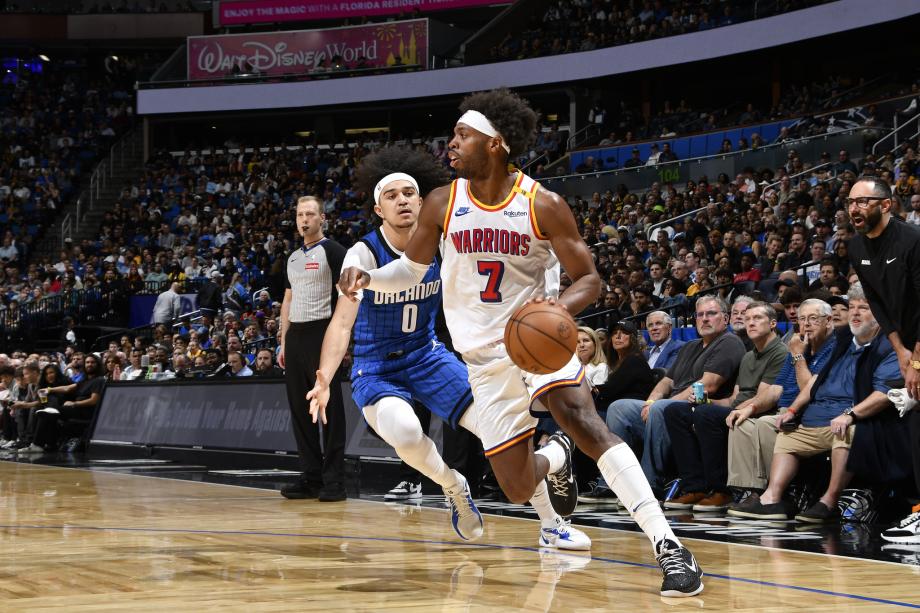 库里狂轰56分命中12记三分 勇士擒魔术取5连胜