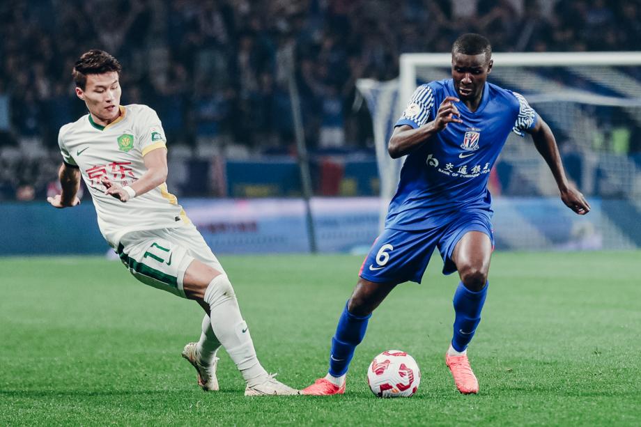 法比奥造乌龙路易斯点射 国安2-2绝平申花