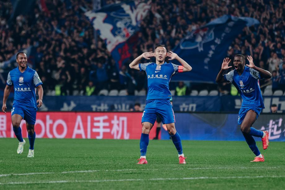 法比奥造乌龙路易斯点射 国安2-2绝平申花