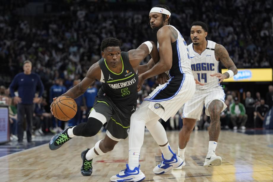 爱德华兹28分班凯罗43+11 森林狼逆转魔术迎七连胜