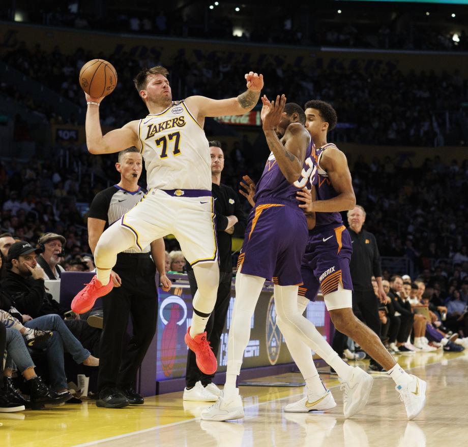 [图]NBA：杜兰特21分东契奇33+11 太阳96-107湖人