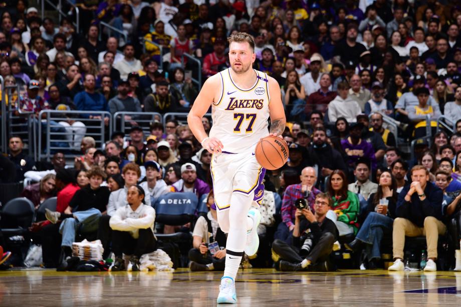 NBA-湖人主场115-146惨败公牛 遭遇两连败