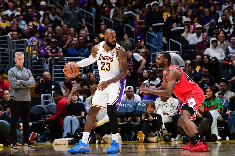 NBA-湖人主场115-146惨败公牛 遭遇两连败