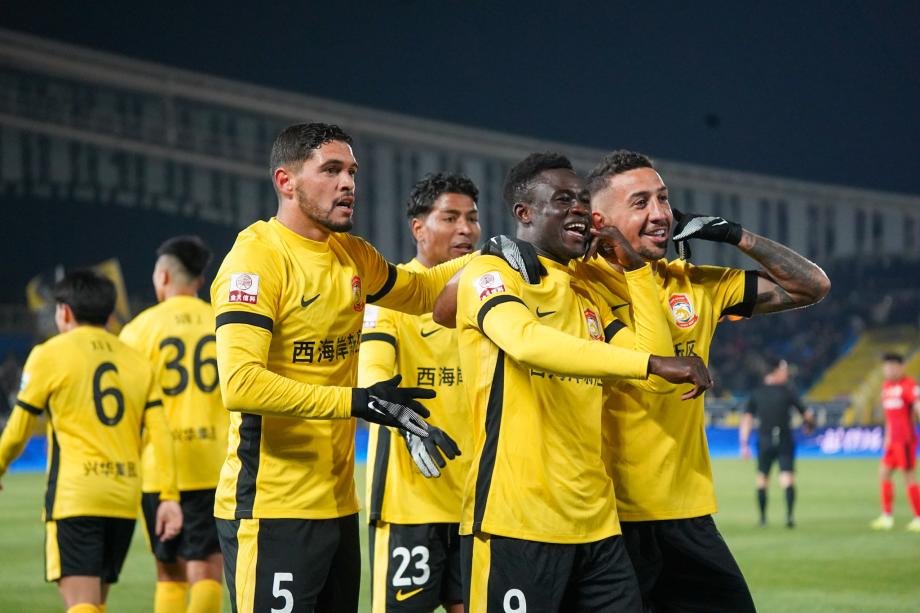 李新翔2传1射阿齐兹双响 海港3-3战平西海岸