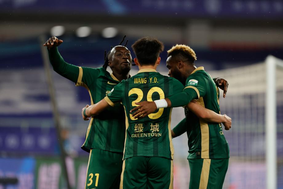 王钰栋造乌龙+处子球布彭扎双响 浙江4-0三镇