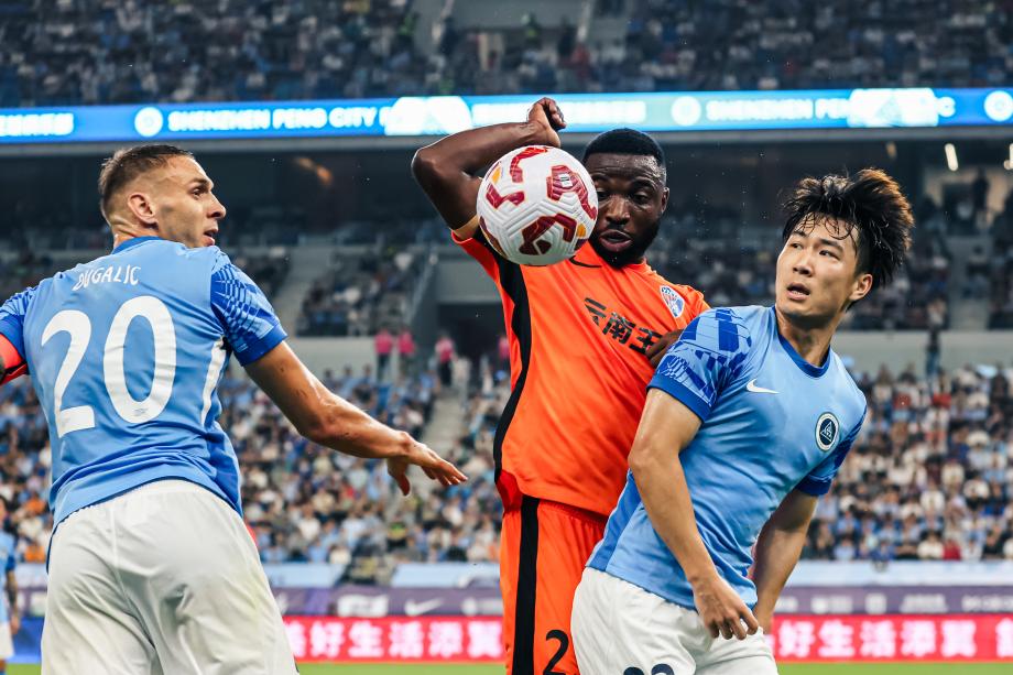 奥斯卡双响拜合拉木红牌 玉昆4-3力克新鹏城