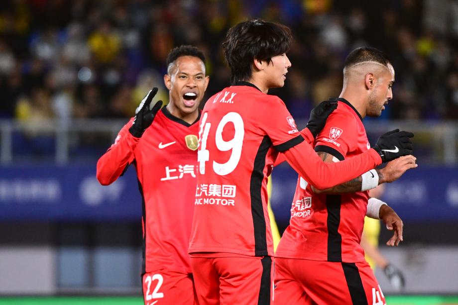 李新翔2传1射阿齐兹双响 海港3-3战平西海岸