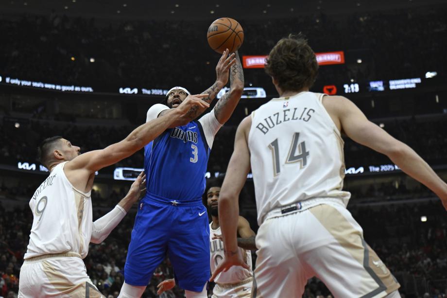 克莱20分浓眉18+7 独行侠7人上双终结公牛4连胜