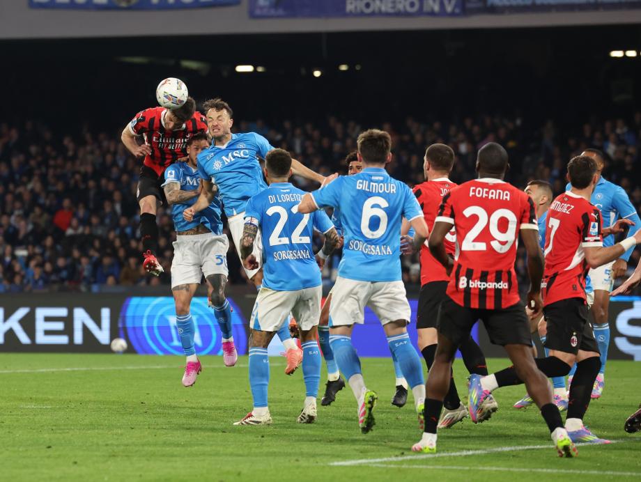 那不勒斯2-1AC米兰 希门尼斯失点约维奇破门