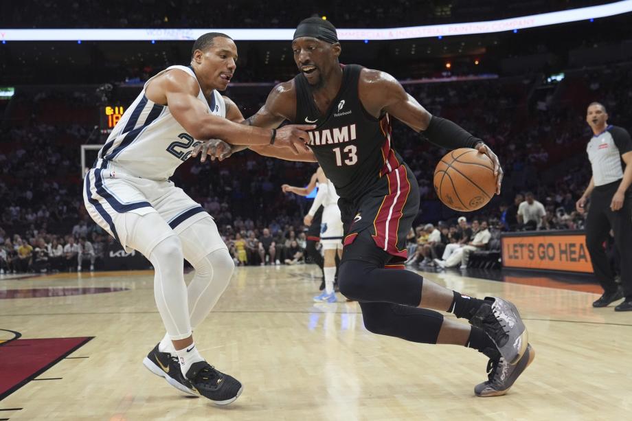 莫兰特压哨绝杀30+5希罗35+9 灰熊险胜热火