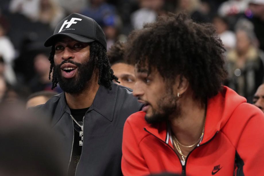 莱昂纳德20分祖巴茨两双 快船大胜独行侠三连胜