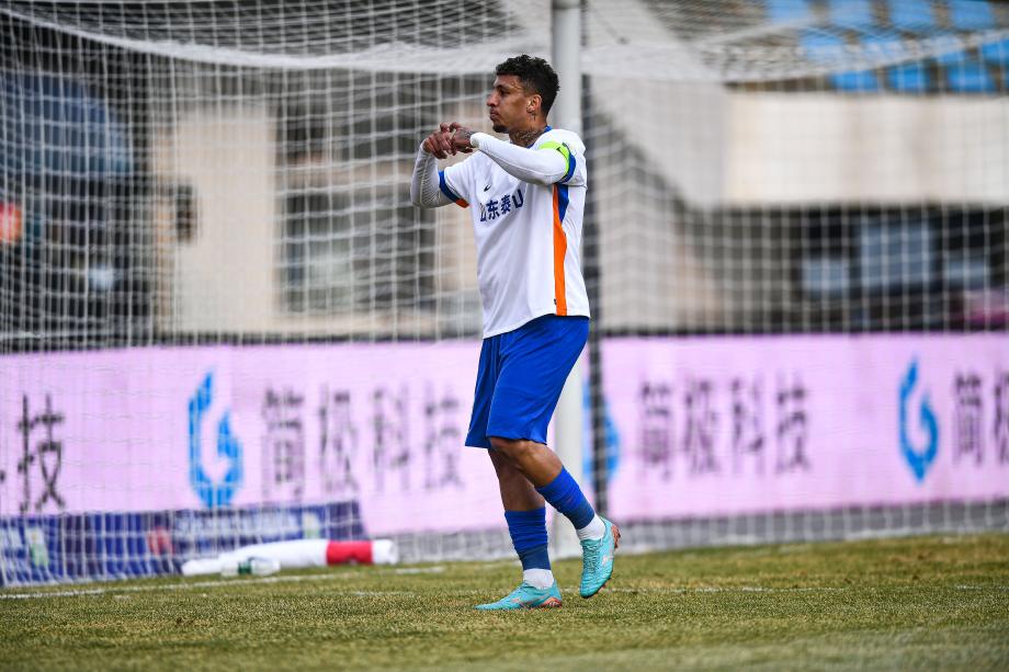 李源一两送助攻克雷桑进球 山东客场胜长春