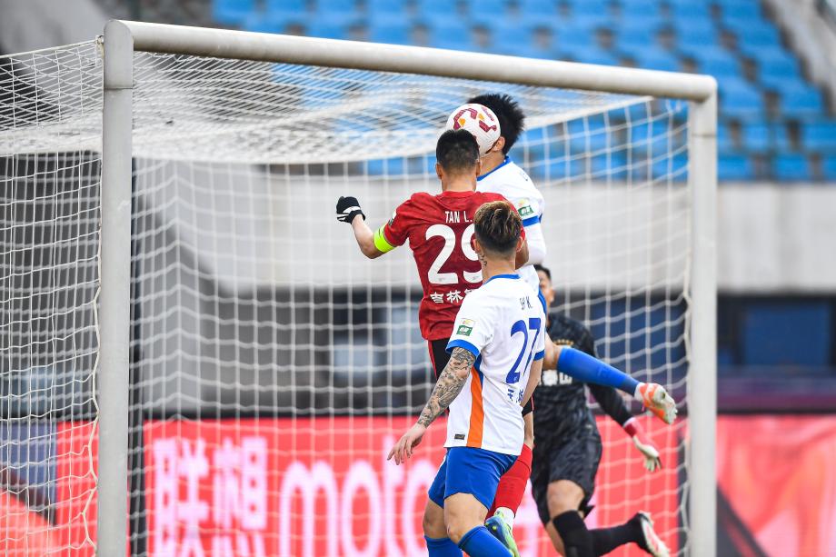 李源一两送助攻克雷桑进球 山东客场胜长春