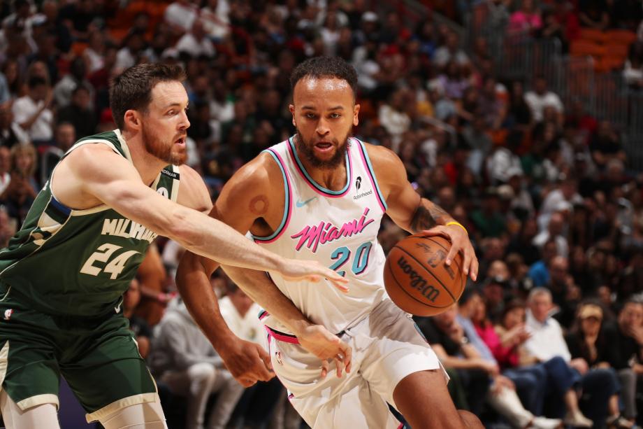 字母哥36+15+10大三双 雄鹿加时险胜热火三连胜