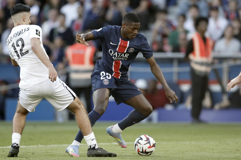 法甲-杜埃破门巴黎1-0胜 提前6轮夺法甲冠军