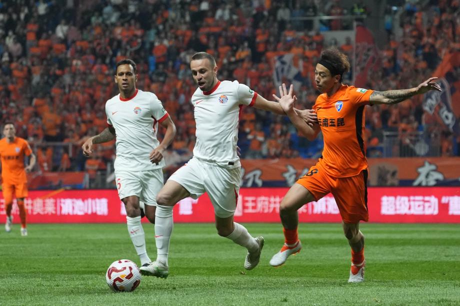 徐宏杰头球锁定胜局 云南玉昆战胜青岛海牛