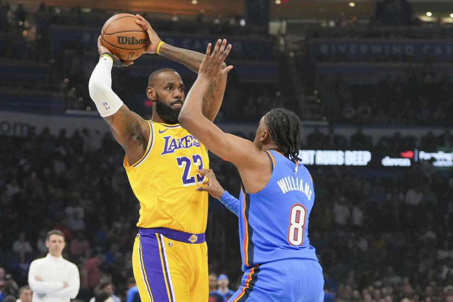 亚历山大42分詹姆斯28分 湖人末节崩盘不敌雷霆