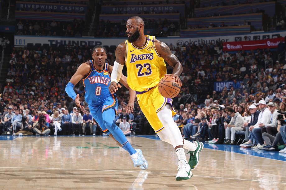 亚历山大42分詹姆斯28分 湖人末节崩盘不敌雷霆