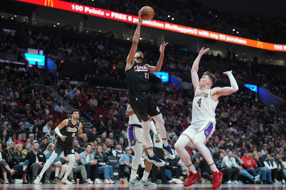 克内克特27分8板 湖人客场不敌开拓者