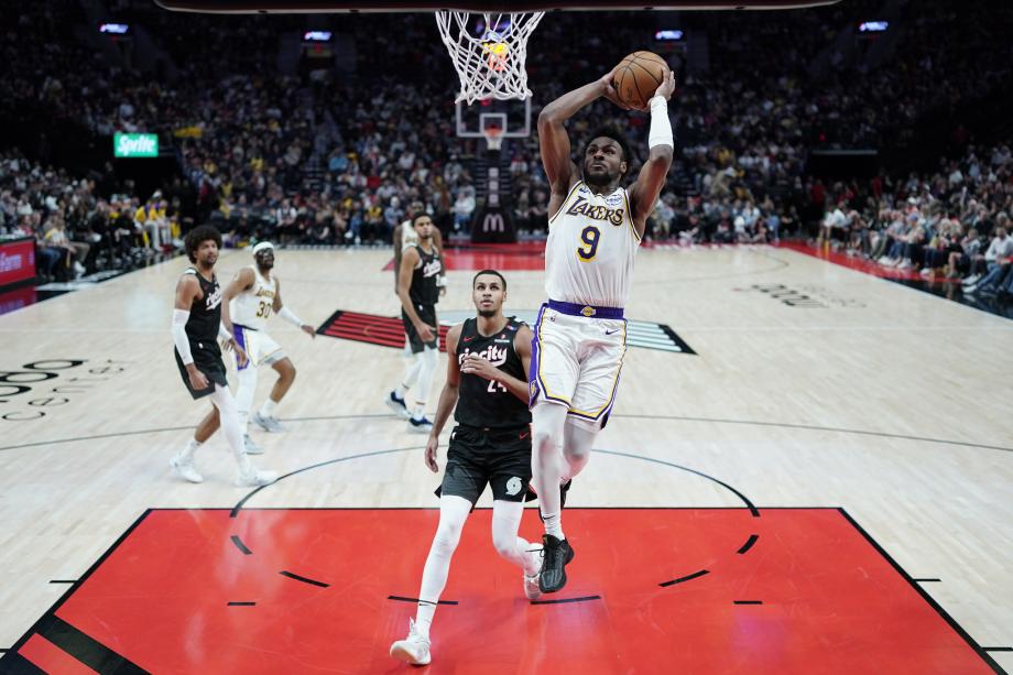 克内克特27分8板 湖人客场不敌开拓者