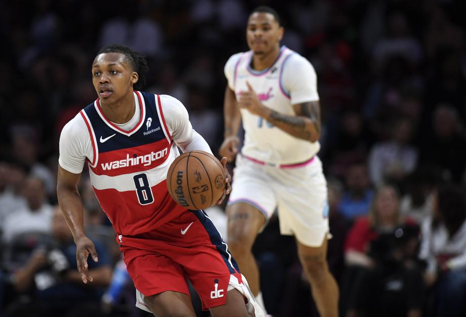 卡林顿压哨绝杀 奇才客场险胜热火