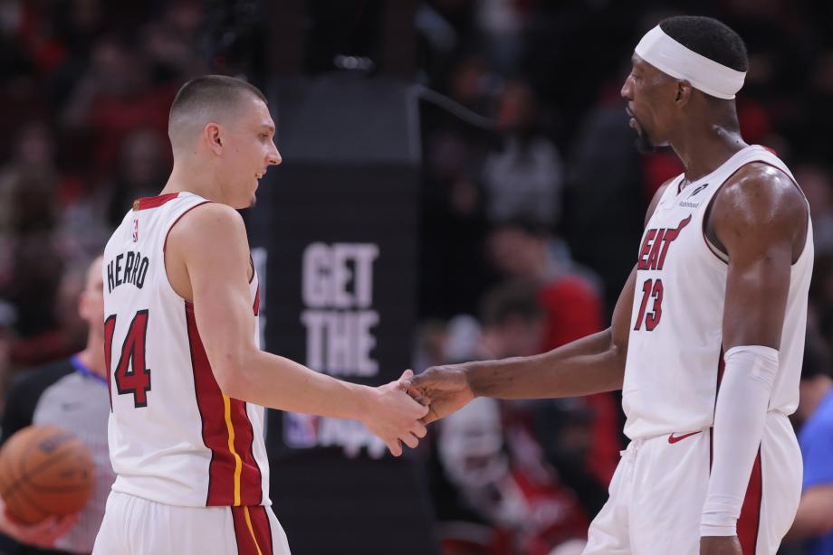 [图]NBA附加赛-希罗38+5维金斯20+9 热火淘汰公牛体育录像/图片