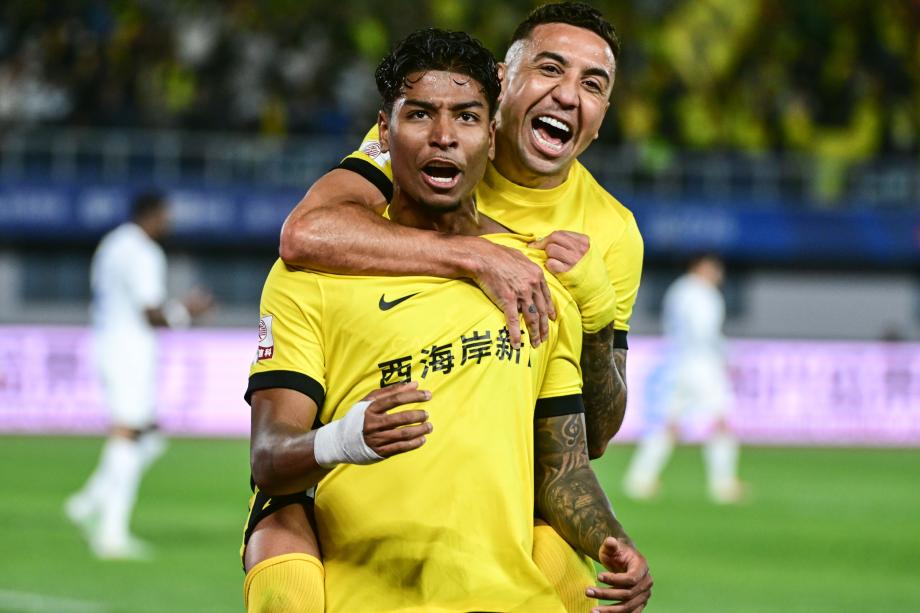 内尔松卢斯破门 青岛西海岸完胜大连英博