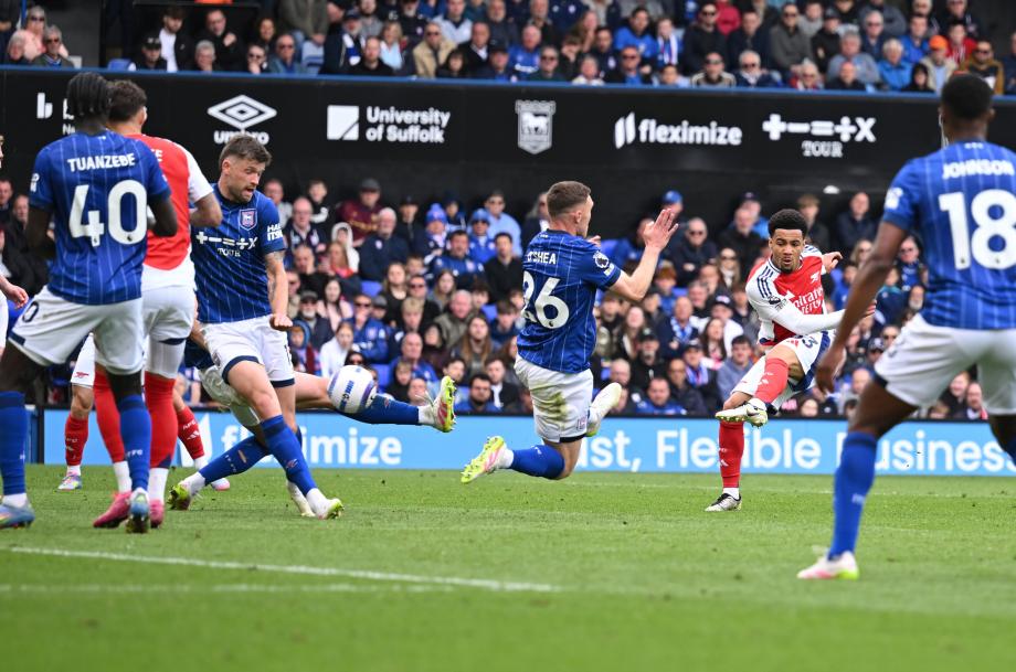 特罗萨德双响 阿森纳4-0十人伊普斯维奇