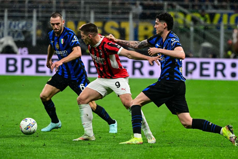 约维奇双响 AC米兰3-0国米总分4-1进决赛